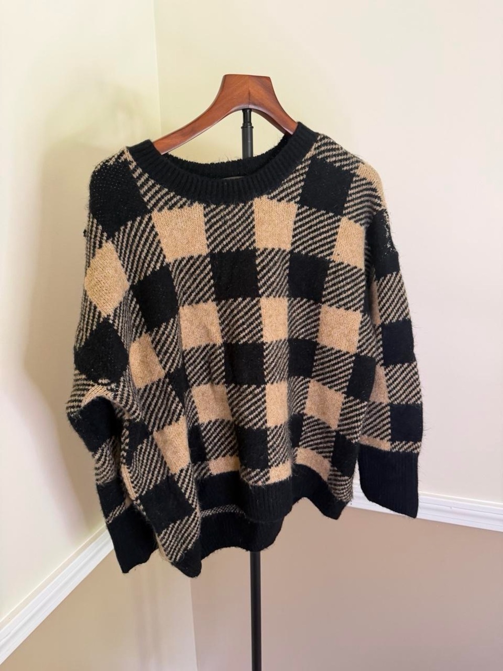 Vince Camuto Black and Tan Knit Sweater